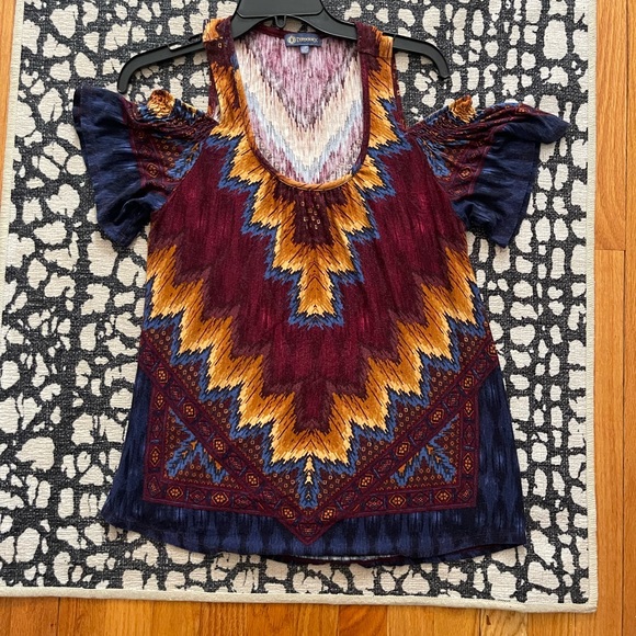 Democracy southwestern Abstract Cold Shoulder Top - Picture 2 of 10